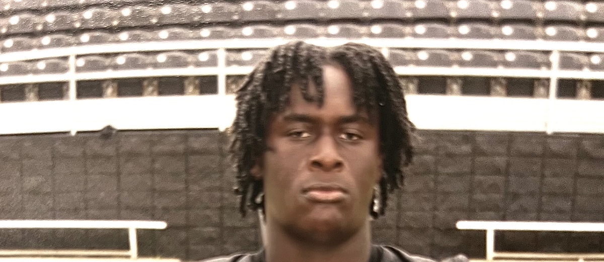 Rising Star: Kynzi Hicks Shines Bright on the Football Field