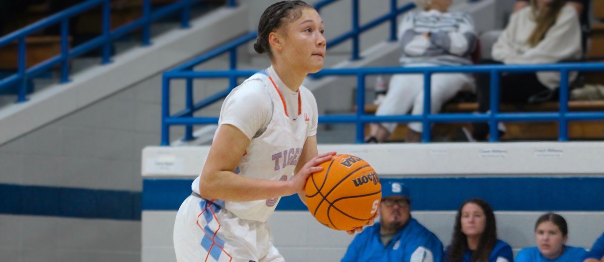 Rising Star: Mariah Gerzon's Journey on the Basketball Court