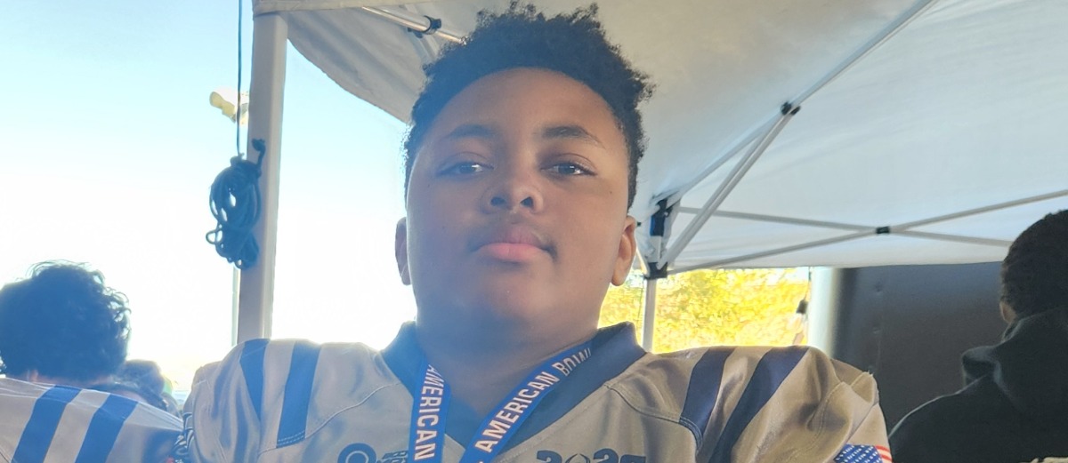 Jayden Jones - Rising Star from Chicago: Jayden Jones Shines on the Football Field