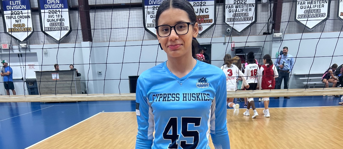 Rising Star: Esmeralda Alonzo's Journey in Volleyball
