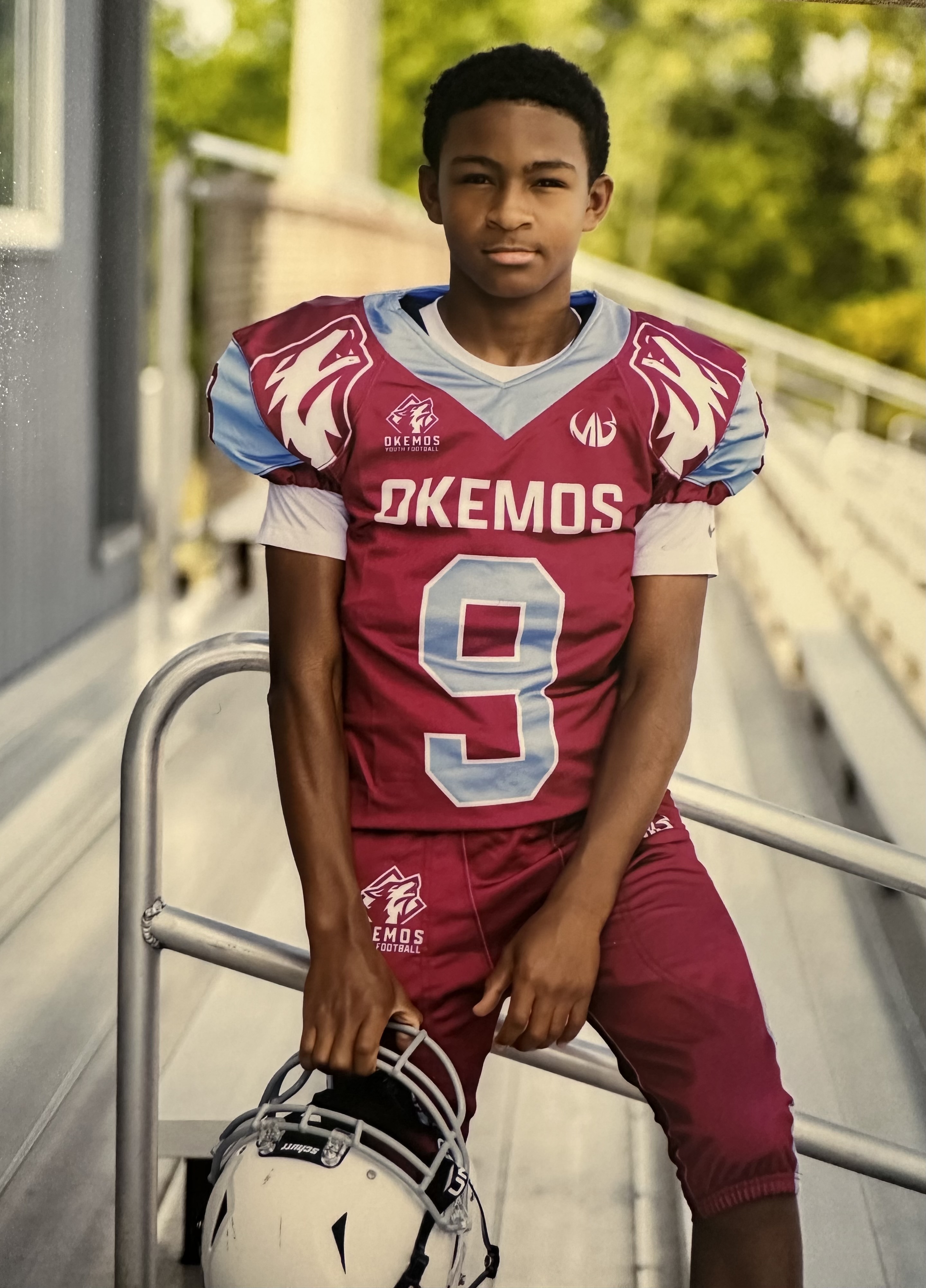 William Doxie, football athlete profile picture