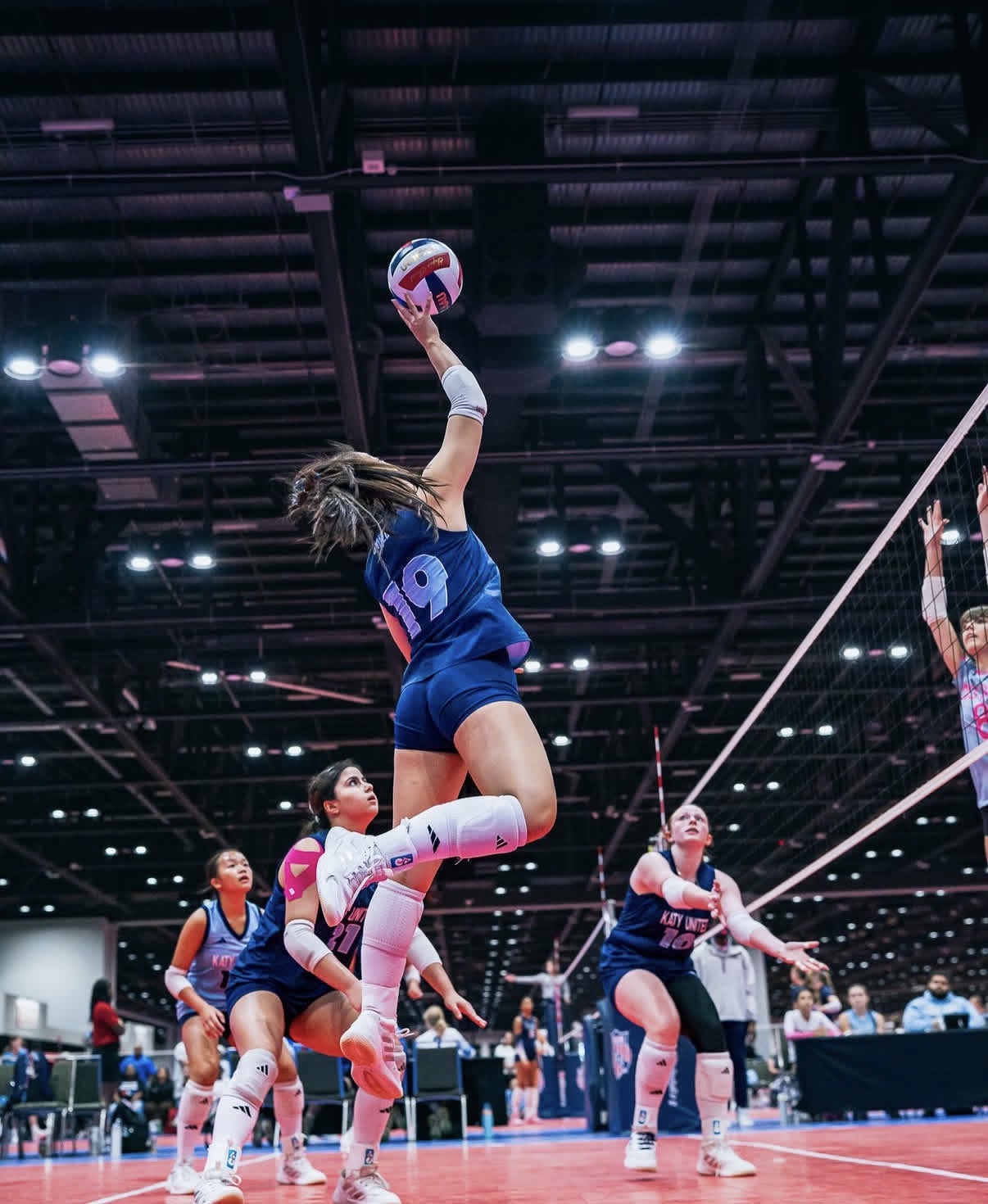 Lillian Tang - Rising Star: Lillian Tang's Passion and Leadership Shine in Volleyball