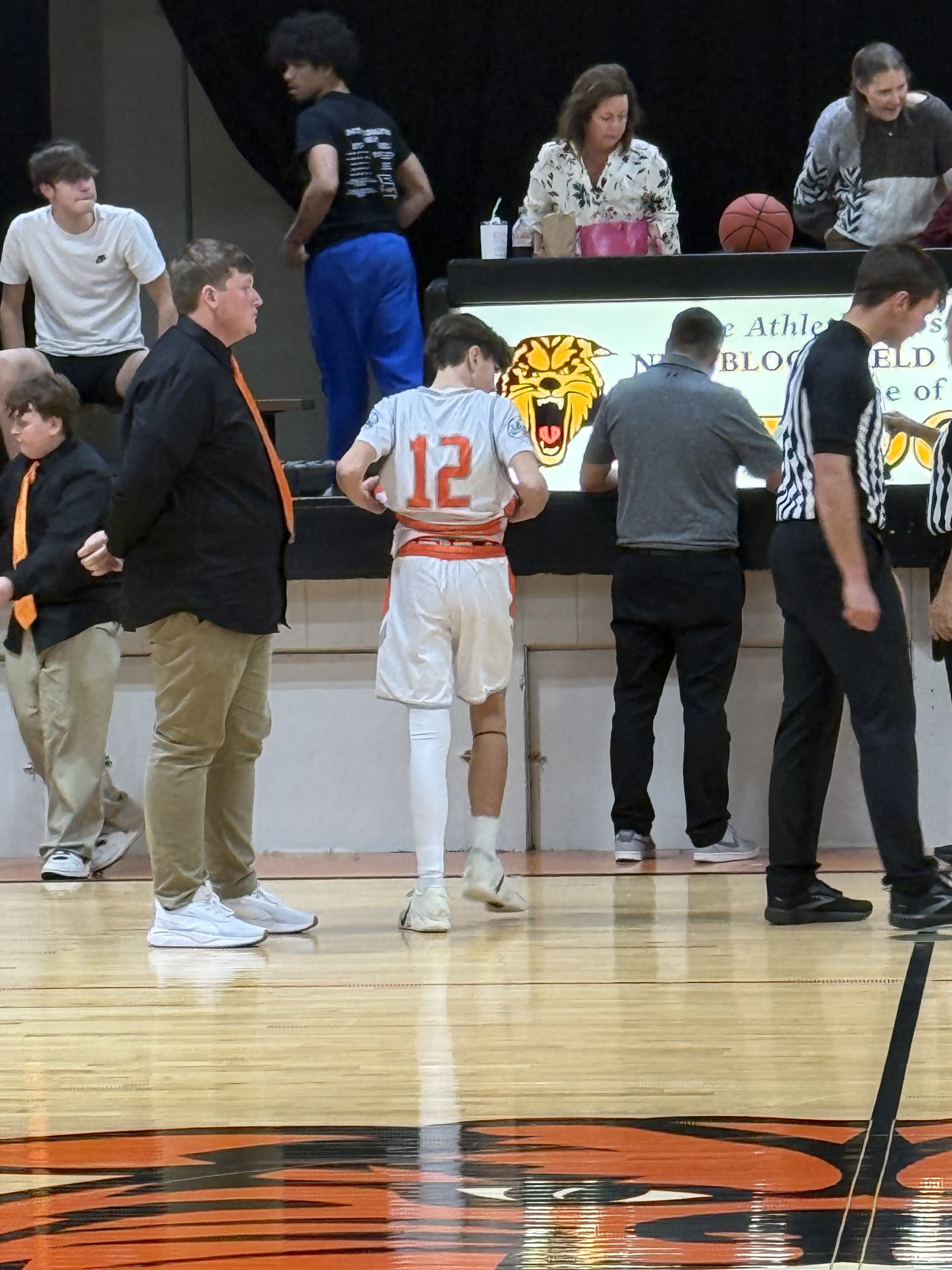 Roen Thomas - Rising Star: Roen Thomas Shines on the Court